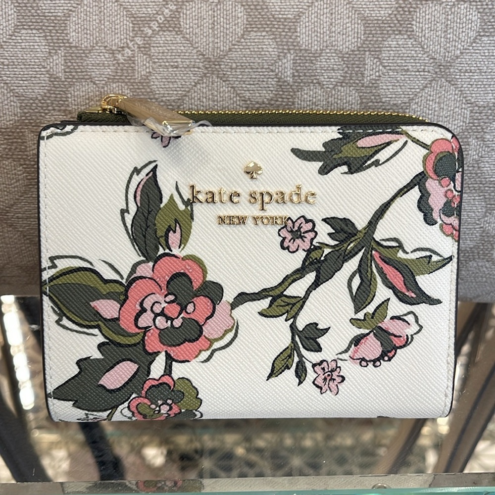 Kate Spade Madison Floral Small L Zip Wallet
forest blooms printed meringue mult - Picture 13 of 16